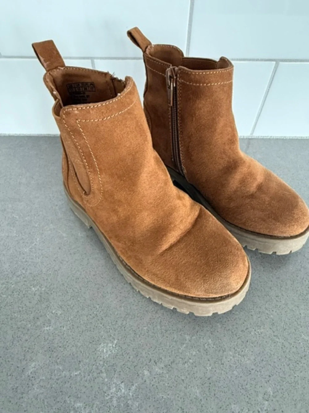 Little Girl Gap Brown Chelsea Suede Boots Size 11  EUC
